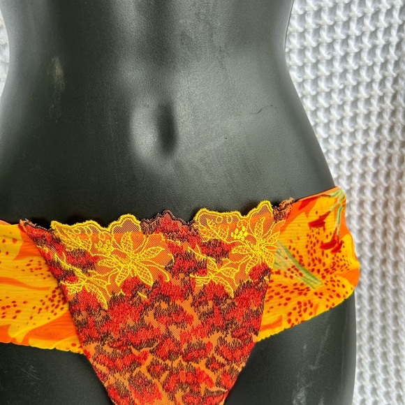 NWOT 2007 Victorias Secret Floral lace and cheetah print bra and g string set. - Picture 3 of 12